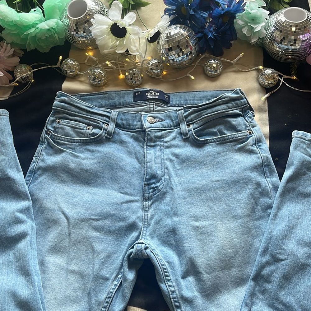 Light Wash Skinny Jeans - Picture 3 of 7